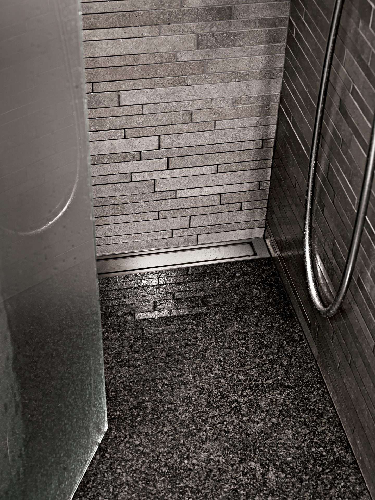 Line_HL_black Panel_steel