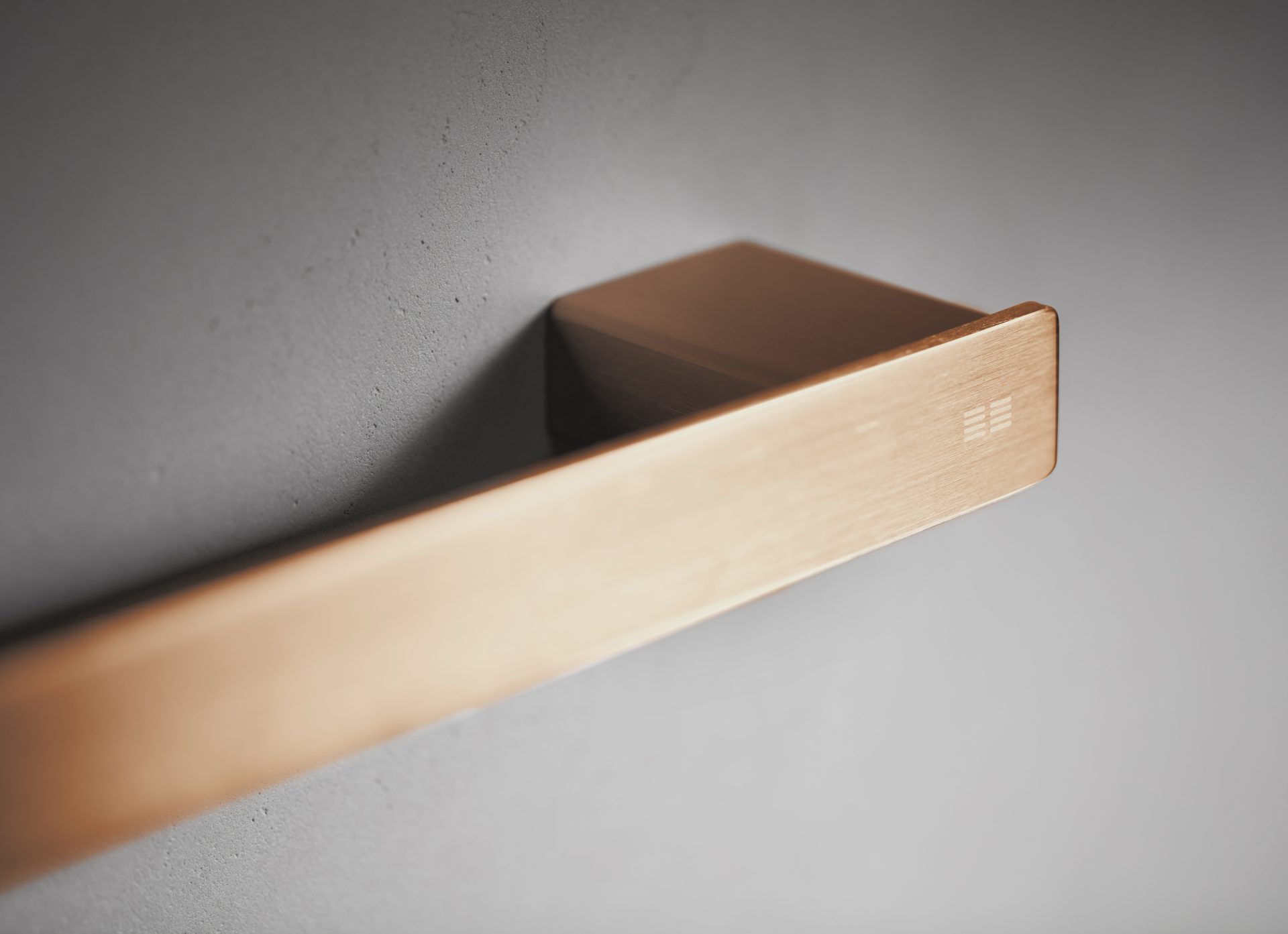 Reframe_towel bar_copper