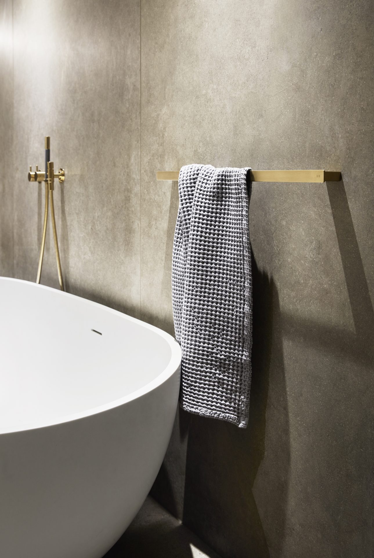 reframe_towel bar_closeup_brass_bath tub